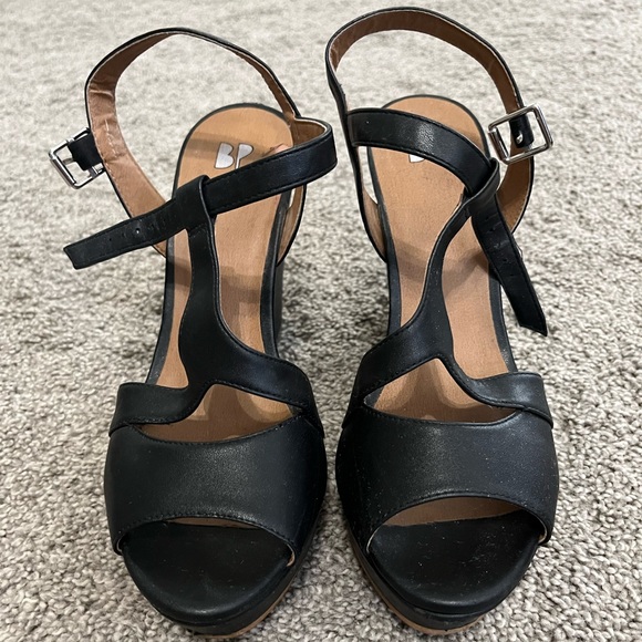 BP Black and Silver Strap Heels 🖤 - Picture 5 of 6